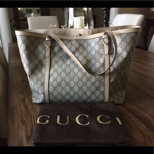 Medium Gucci shoulder handbag